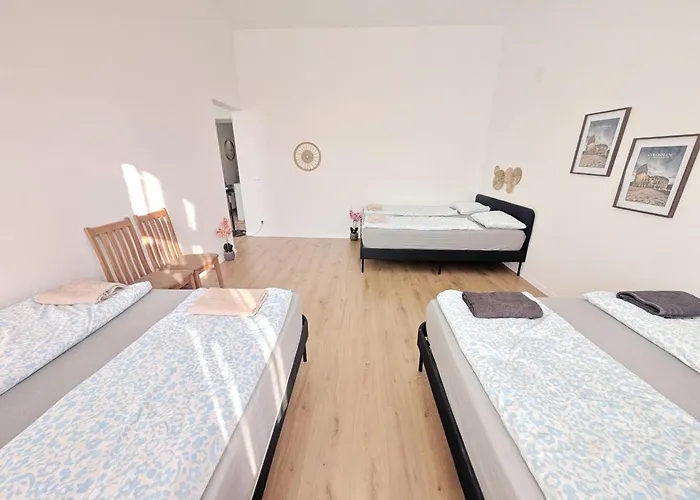 Lovely - 15 Min From Airport & Center, 5 Min From Main-bus Station Ez10a Apartman Bécs